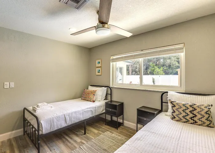 Vero Beach Vacation Rental: Pool & Putting Green!